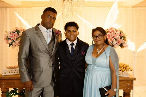 As melhores ideias e inspirações criativas de fotos de casamento registradas por fotógrafos profissionais de eventos da empresa Criativus Foto e Vídeo na Chácara Hibisco'