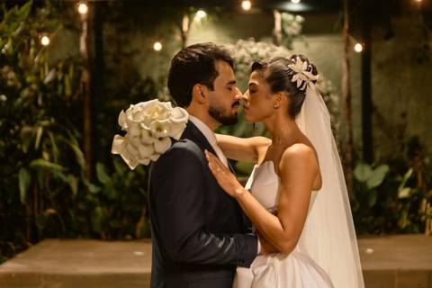 As melhores ideias e inspirações criativas de fotos de casamento registradas por fotógrafos profissionais de eventos da empresa Criativus Foto e Vídeo no Espaço Casa Tarumã'