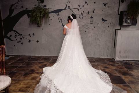 As melhores ideias e inspirações criativas de fotos de casamento registradas por fotógrafos profissionais de eventos da empresa Criativus Foto e Vídeo no Studio SA | Dia da Noiva '