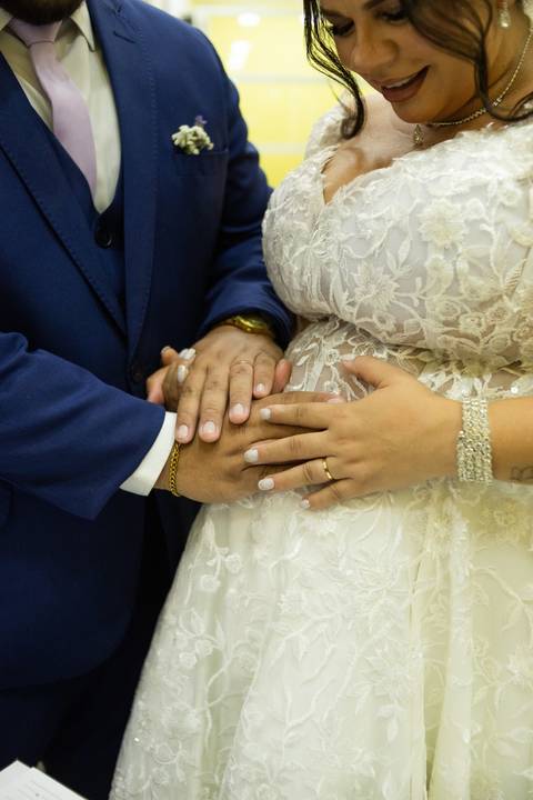 As melhores ideias e inspirações criativas de fotos de casamento registradas por fotógrafos profissionais de eventos da empresa Criativus Foto e Vídeo na Igreja São Pedro'