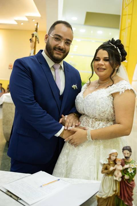 As melhores ideias e inspirações criativas de fotos de casamento registradas por fotógrafos profissionais de eventos da empresa Criativus Foto e Vídeo na Igreja São Pedro'