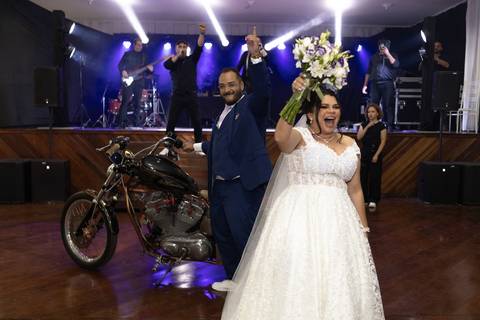 As melhores ideias e inspirações criativas de fotos de casamento registradas por fotógrafos profissionais de eventos da empresa Criativus Foto e Vídeo na Chácara Estância Eldorado'