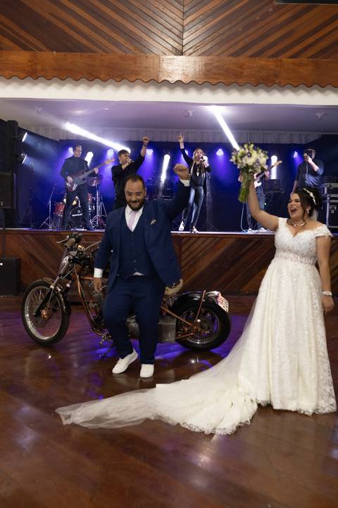 As melhores ideias e inspirações criativas de fotos de casamento registradas por fotógrafos profissionais de eventos da empresa Criativus Foto e Vídeo na Chácara Estância Eldorado'