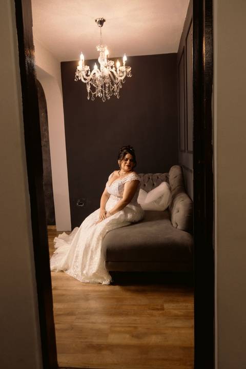 As melhores ideias e inspirações criativas de fotos de casamento registradas por fotógrafos profissionais de eventos da empresa Criativus Foto e Vídeo no Studio SA | Dia da Noiva '