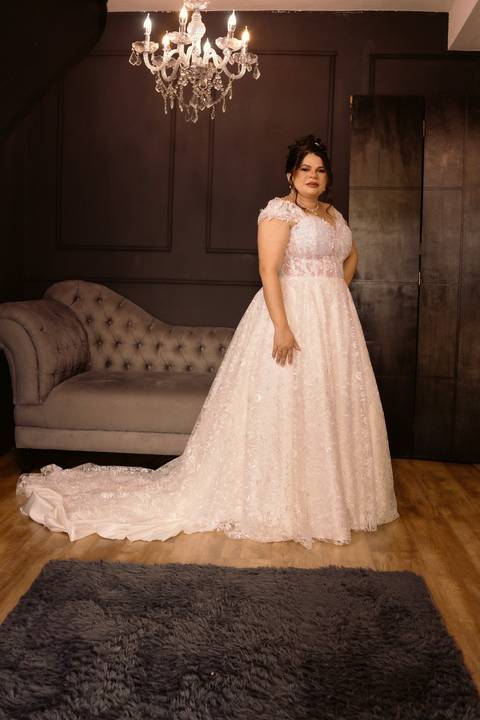 As melhores ideias e inspirações criativas de fotos de casamento registradas por fotógrafos profissionais de eventos da empresa Criativus Foto e Vídeo no Studio SA | Dia da Noiva '