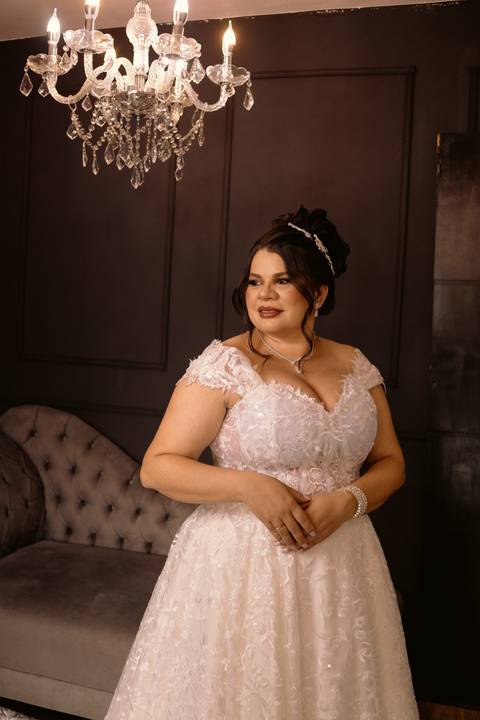 As melhores ideias e inspirações criativas de fotos de casamento registradas por fotógrafos profissionais de eventos da empresa Criativus Foto e Vídeo no Studio SA | Dia da Noiva '