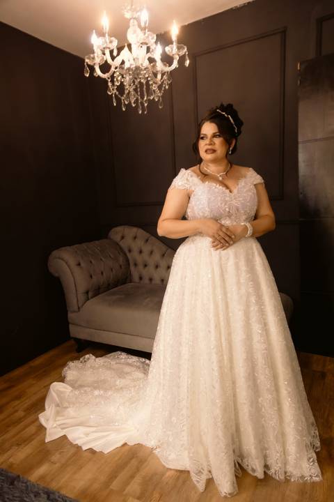 As melhores ideias e inspirações criativas de fotos de casamento registradas por fotógrafos profissionais de eventos da empresa Criativus Foto e Vídeo no Studio SA | Dia da Noiva '