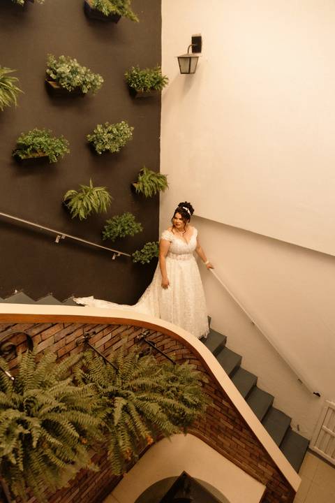 As melhores ideias e inspirações criativas de fotos de casamento registradas por fotógrafos profissionais de eventos da empresa Criativus Foto e Vídeo no Studio SA | Dia da Noiva '