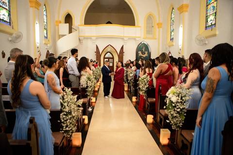 As melhores ideias e inspirações criativas de fotos de casamento registradas por fotógrafos profissionais de eventos da empresa Criativus Foto e Vídeo na Igreja Católica Convento Santíssima Trindade'