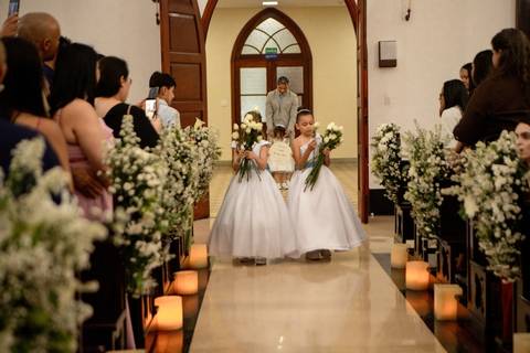 As melhores ideias e inspirações criativas de fotos de casamento registradas por fotógrafos profissionais de eventos da empresa Criativus Foto e Vídeo na Igreja Católica Convento Santíssima Trindade'