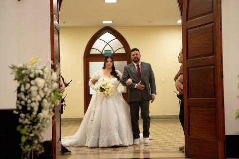 As melhores ideias e inspirações criativas de fotos de casamento registradas por fotógrafos profissionais de eventos da empresa Criativus Foto e Vídeo na Igreja Católica Convento Santíssima Trindade'