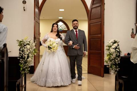 As melhores ideias e inspirações criativas de fotos de casamento registradas por fotógrafos profissionais de eventos da empresa Criativus Foto e Vídeo na Igreja Católica Convento Santíssima Trindade'
