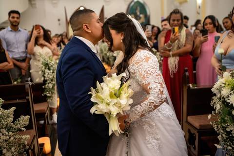 As melhores ideias e inspirações criativas de fotos de casamento registradas por fotógrafos profissionais de eventos da empresa Criativus Foto e Vídeo na Igreja Católica Convento Santíssima Trindade'