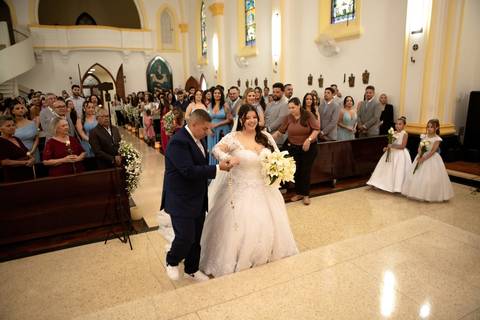 As melhores ideias e inspirações criativas de fotos de casamento registradas por fotógrafos profissionais de eventos da empresa Criativus Foto e Vídeo na Igreja Católica Convento Santíssima Trindade'