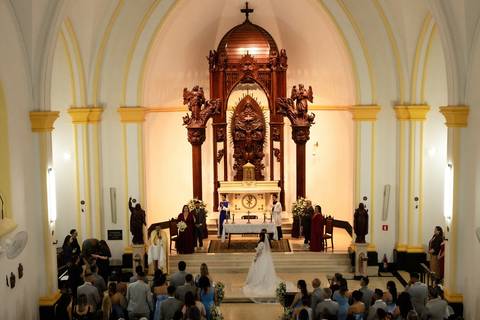 As melhores ideias e inspirações criativas de fotos de casamento registradas por fotógrafos profissionais de eventos da empresa Criativus Foto e Vídeo na Igreja Católica Convento Santíssima Trindade'