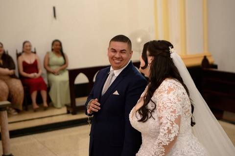 As melhores ideias e inspirações criativas de fotos de casamento registradas por fotógrafos profissionais de eventos da empresa Criativus Foto e Vídeo na Igreja Católica Convento Santíssima Trindade'