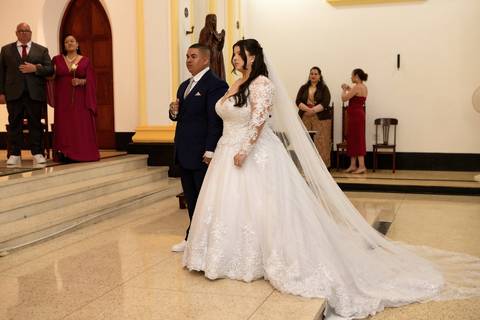 As melhores ideias e inspirações criativas de fotos de casamento registradas por fotógrafos profissionais de eventos da empresa Criativus Foto e Vídeo na Igreja Católica Convento Santíssima Trindade'
