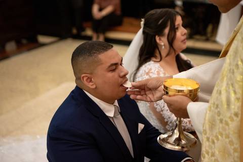 As melhores ideias e inspirações criativas de fotos de casamento registradas por fotógrafos profissionais de eventos da empresa Criativus Foto e Vídeo na Igreja Católica Convento Santíssima Trindade'