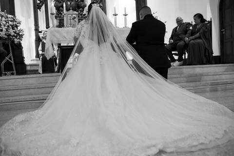As melhores ideias e inspirações criativas de fotos de casamento registradas por fotógrafos profissionais de eventos da empresa Criativus Foto e Vídeo na Igreja Católica Convento Santíssima Trindade'