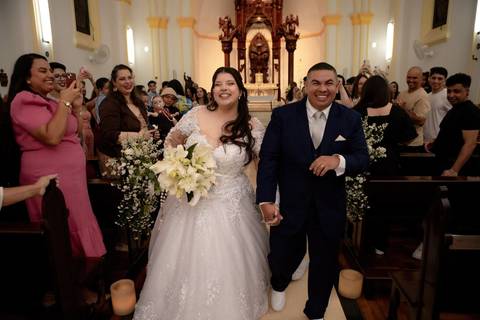As melhores ideias e inspirações criativas de fotos de casamento registradas por fotógrafos profissionais de eventos da empresa Criativus Foto e Vídeo na Igreja Católica Convento Santíssima Trindade'