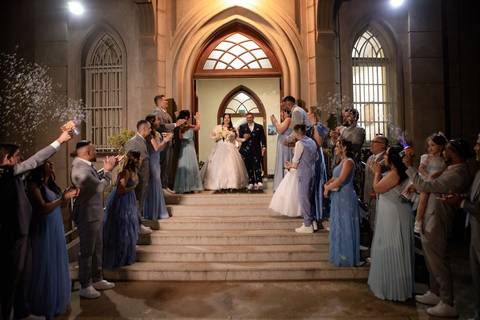 As melhores ideias e inspirações criativas de fotos de casamento registradas por fotógrafos profissionais de eventos da empresa Criativus Foto e Vídeo na Igreja Católica Convento Santíssima Trindade'