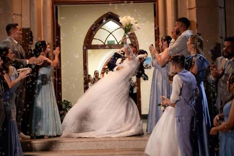As melhores ideias e inspirações criativas de fotos de casamento registradas por fotógrafos profissionais de eventos da empresa Criativus Foto e Vídeo na Igreja Católica Convento Santíssima Trindade'