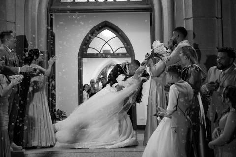 As melhores ideias e inspirações criativas de fotos de casamento registradas por fotógrafos profissionais de eventos da empresa Criativus Foto e Vídeo na Igreja Católica Convento Santíssima Trindade'