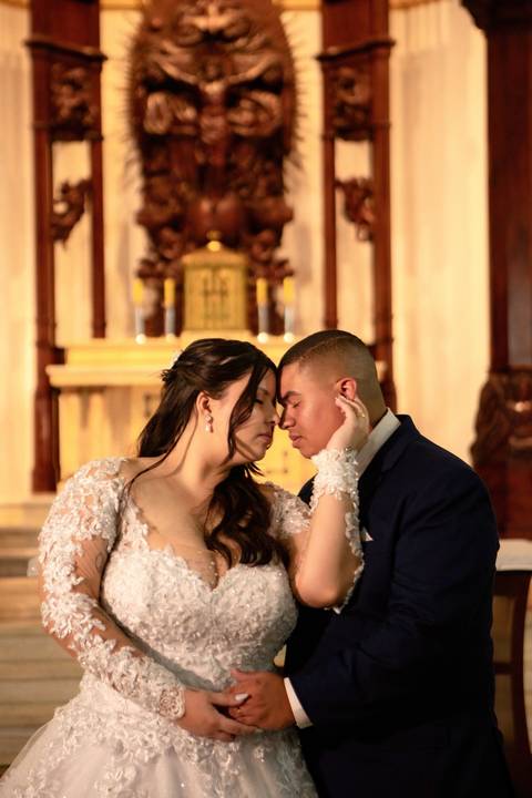 As melhores ideias e inspirações criativas de fotos de casamento registradas por fotógrafos profissionais de eventos da empresa Criativus Foto e Vídeo na Igreja Católica Convento Santíssima Trindade'