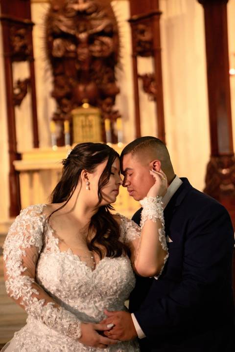 As melhores ideias e inspirações criativas de fotos de casamento registradas por fotógrafos profissionais de eventos da empresa Criativus Foto e Vídeo na Igreja Católica Convento Santíssima Trindade'