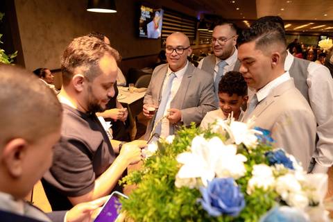 As melhores ideias e inspirações criativas de fotos de casamento registradas por fotógrafos profissionais de eventos da empresa Criativus Foto e Vídeo no Tendall Aeroporto'