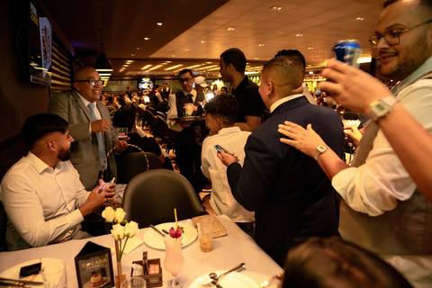 As melhores ideias e inspirações criativas de fotos de casamento registradas por fotógrafos profissionais de eventos da empresa Criativus Foto e Vídeo no Tendall Aeroporto'