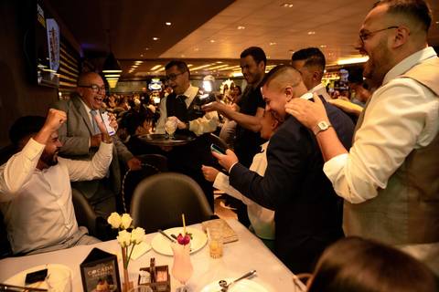 As melhores ideias e inspirações criativas de fotos de casamento registradas por fotógrafos profissionais de eventos da empresa Criativus Foto e Vídeo no Tendall Aeroporto'