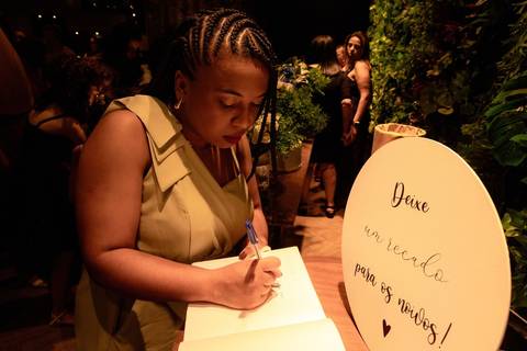 As melhores ideias e inspirações criativas de fotos de casamento registradas por fotógrafos profissionais de eventos da empresa Criativus Foto e Vídeo no Tendall Aeroporto'