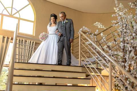 As melhores ideias e inspirações criativas de fotos de casamento registradas por fotógrafos profissionais de eventos da empresa Criativus Foto e Vídeo no Espaço Benevento'