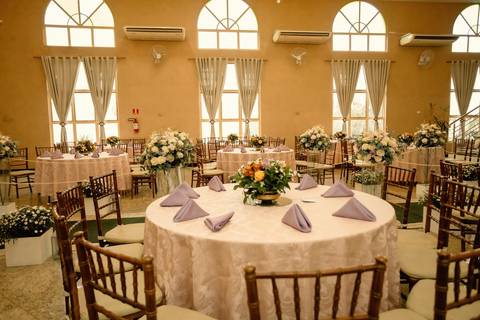 As melhores ideias e inspirações criativas de fotos de casamento registradas por fotógrafos profissionais de eventos da empresa Criativus Foto e Vídeo no Espaço Benevento'