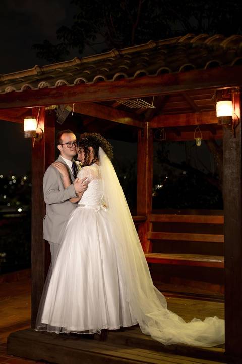 As melhores ideias e inspirações criativas de fotos de casamento registradas por fotógrafos profissionais de eventos da empresa Criativus Foto e Vídeo no Espaço Benevento'