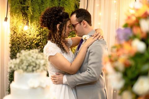 As melhores ideias e inspirações criativas de fotos de casamento registradas por fotógrafos profissionais de eventos da empresa Criativus Foto e Vídeo no Espaço Benevento'