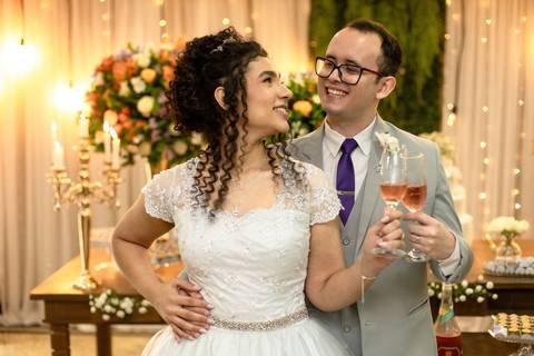 As melhores ideias e inspirações criativas de fotos de casamento registradas por fotógrafos profissionais de eventos da empresa Criativus Foto e Vídeo no Espaço Benevento'