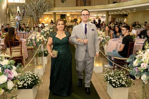 As melhores ideias e inspirações criativas de fotos de casamento registradas por fotógrafos profissionais de eventos da empresa Criativus Foto e Vídeo no Espaço Benevento'