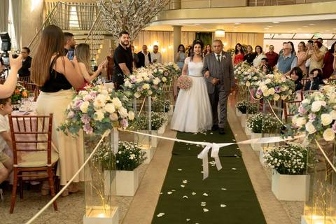 As melhores ideias e inspirações criativas de fotos de casamento registradas por fotógrafos profissionais de eventos da empresa Criativus Foto e Vídeo no Espaço Benevento'