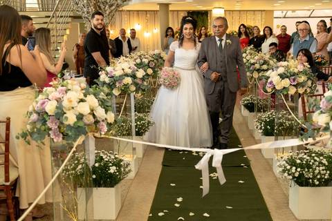 As melhores ideias e inspirações criativas de fotos de casamento registradas por fotógrafos profissionais de eventos da empresa Criativus Foto e Vídeo no Espaço Benevento'