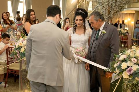 As melhores ideias e inspirações criativas de fotos de casamento registradas por fotógrafos profissionais de eventos da empresa Criativus Foto e Vídeo no Espaço Benevento'