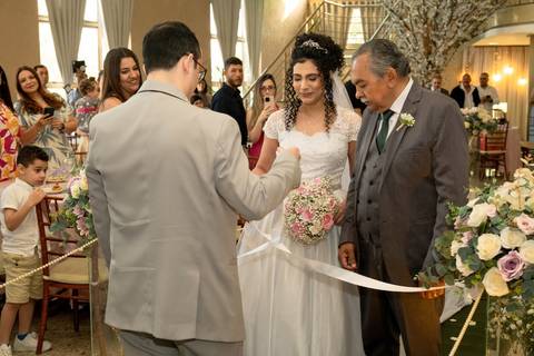 As melhores ideias e inspirações criativas de fotos de casamento registradas por fotógrafos profissionais de eventos da empresa Criativus Foto e Vídeo no Espaço Benevento'