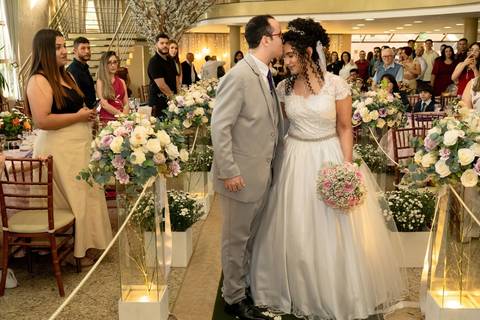 As melhores ideias e inspirações criativas de fotos de casamento registradas por fotógrafos profissionais de eventos da empresa Criativus Foto e Vídeo no Espaço Benevento'