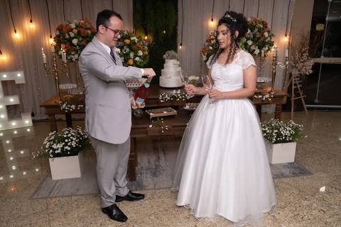 As melhores ideias e inspirações criativas de fotos de casamento registradas por fotógrafos profissionais de eventos da empresa Criativus Foto e Vídeo no Espaço Benevento'
