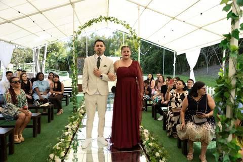 As melhores ideias e inspirações criativas de fotos de casamento registradas por fotógrafos profissionais de eventos da empresa Criativus Foto e Vídeo no Espaço Recanto Premier'