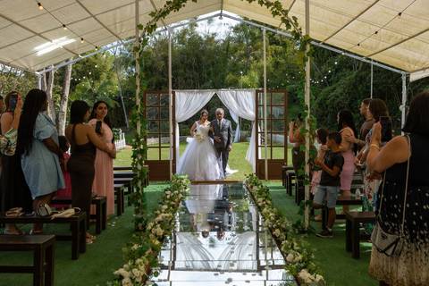 As melhores ideias e inspirações criativas de fotos de casamento registradas por fotógrafos profissionais de eventos da empresa Criativus Foto e Vídeo no Espaço Recanto Premier'