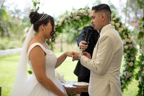 As melhores ideias e inspirações criativas de fotos de casamento registradas por fotógrafos profissionais de eventos da empresa Criativus Foto e Vídeo no Espaço Recanto Premier'