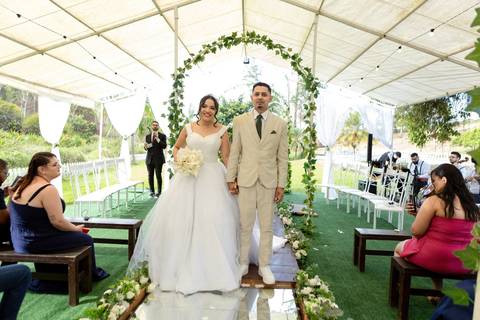 As melhores ideias e inspirações criativas de fotos de casamento registradas por fotógrafos profissionais de eventos da empresa Criativus Foto e Vídeo no Espaço Recanto Premier'