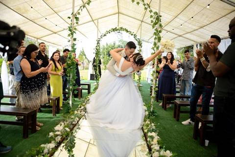 As melhores ideias e inspirações criativas de fotos de casamento registradas por fotógrafos profissionais de eventos da empresa Criativus Foto e Vídeo no Espaço Recanto Premier'